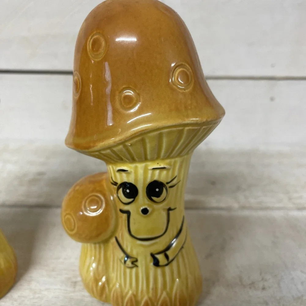 MCM  Mushroom Salt & Pepper Shaker Set Made In Japan Fast Ship